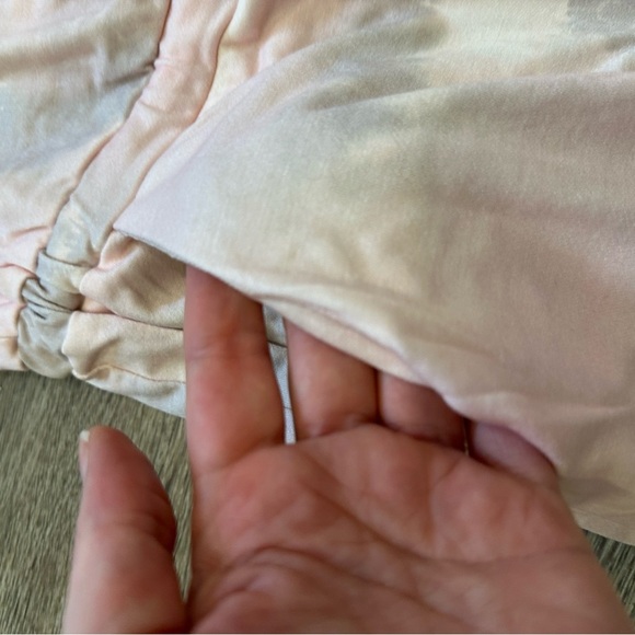 Venus NWT Pink and White Tie-Dye Off-Shoulder Romper 1X - Picture 4 of 6